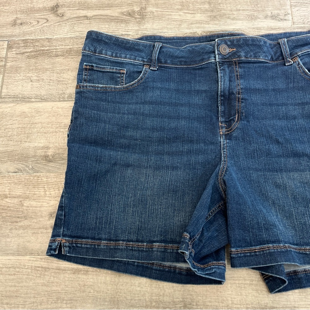 M Jeans by Maurices Denim Jean Shorts Women’s Plus Size‎ 24W Medium Wash - Picture 2 of 7